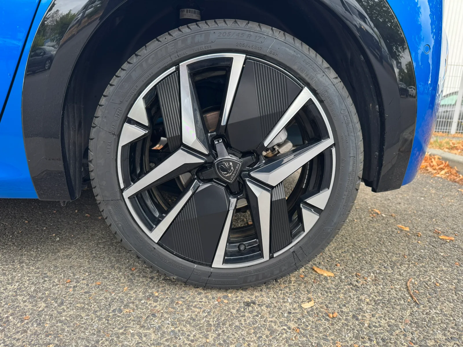 Peugeot 208 GT Hybride - Photo 11