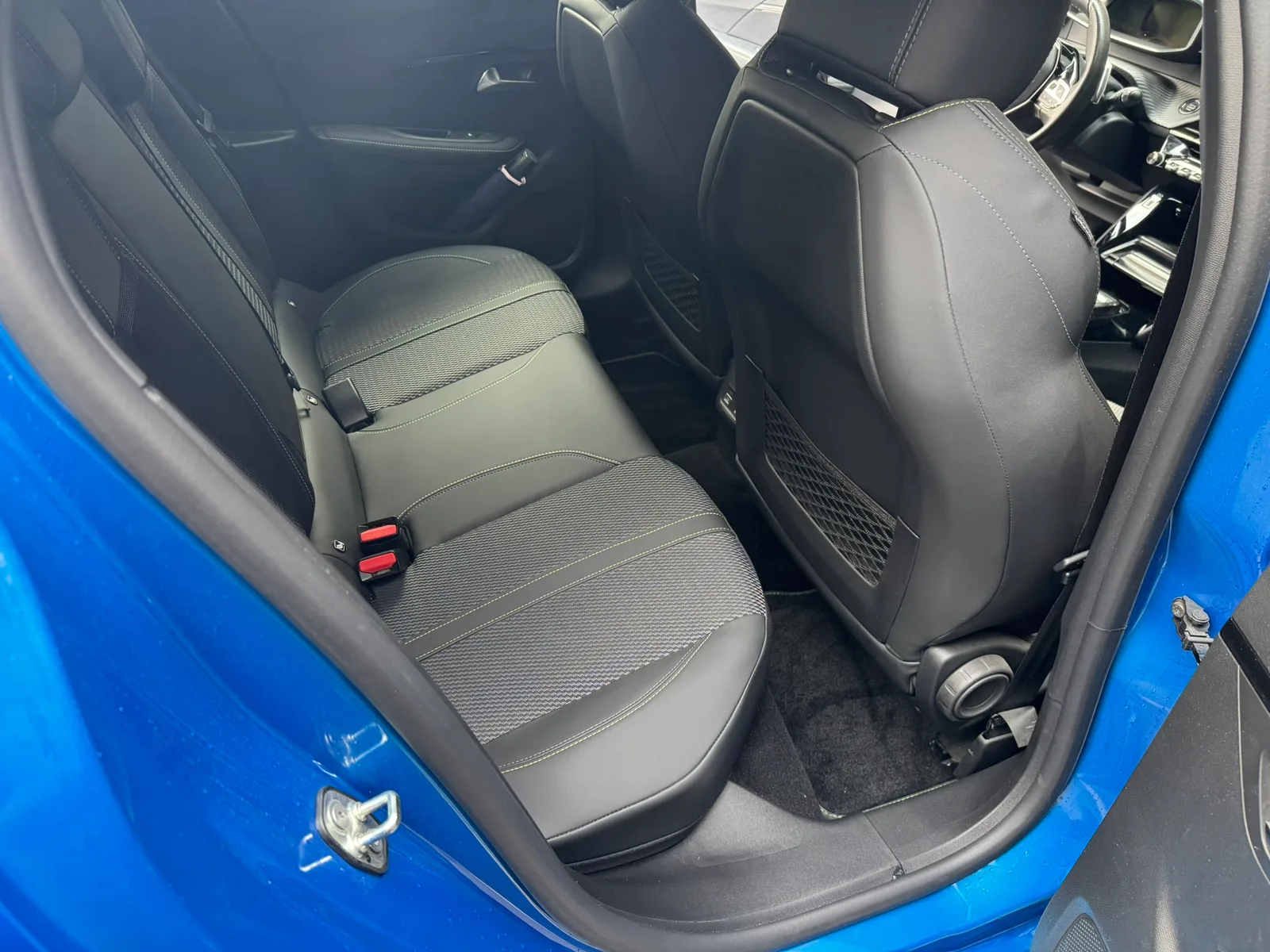 Peugeot 208 GT Hybride - Photo 15