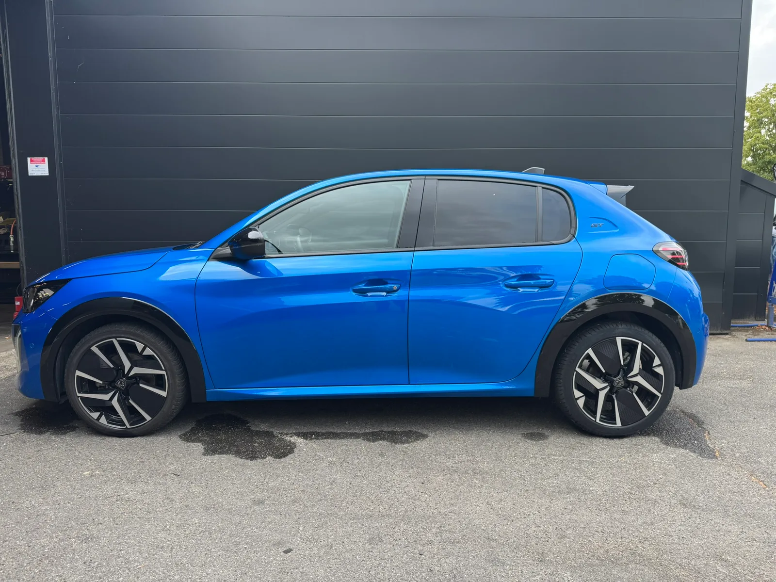 Peugeot 208 GT Hybride - Photo 2