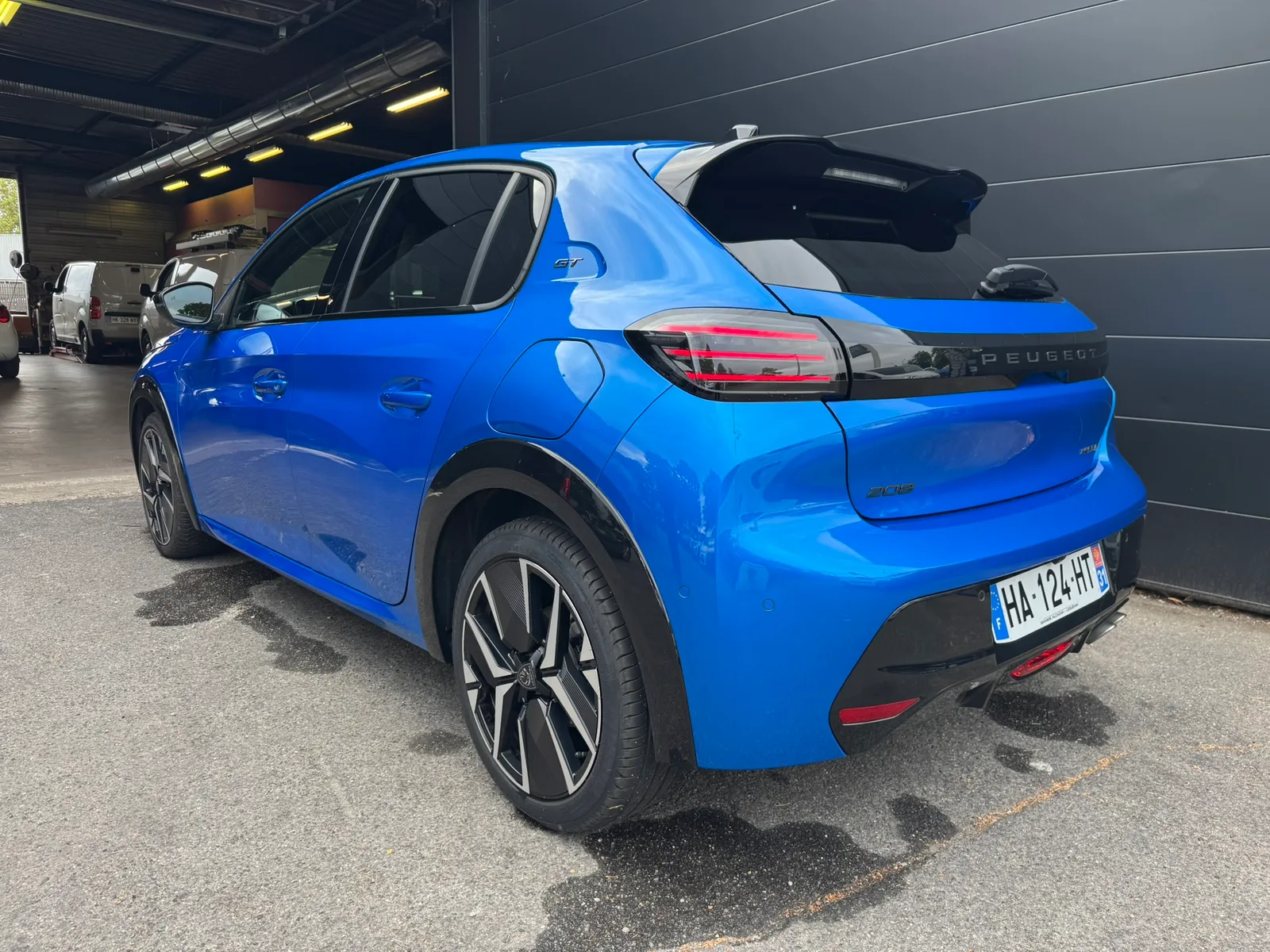 Peugeot 208 GT Hybride - Photo 3