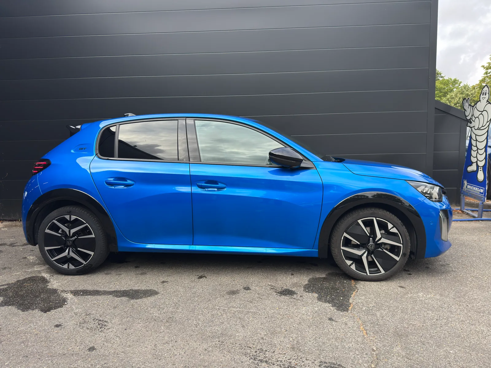 Peugeot 208 GT Hybride - Photo 6